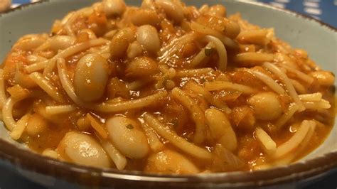 Weiße bohnen sind durch ihren hohen kaloriengehalt gemeinhin als dickmacher verschrien. Rezept Pasta e Fagioli vegan - schnelles Rezept für Nudeln ...