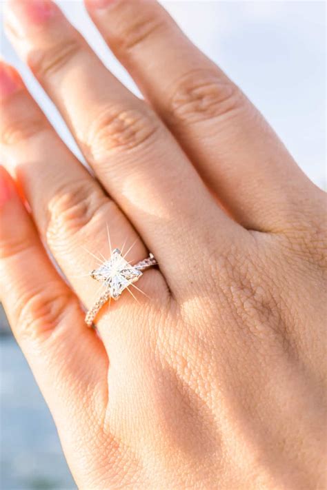 Diamond price vs carat © creditdonkey. How Much is a 1-Carat Diamond Ring? (Tricks to Pay Less)