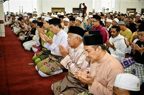 The distance between the mosque and mecca is 8697.64 km north west. N9Dinamik: Masjid Hussain Seremban 2