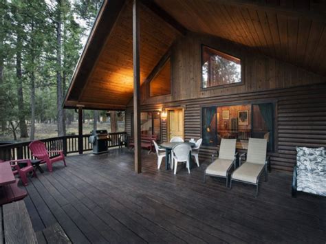 A great place to pause before trekking further into the park is yosemite valley visitor center. Wawona Cabin, 24 | Redwoods in Yosemite Vacation Home