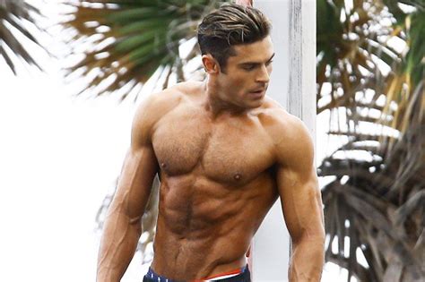 He began acting professionally in the early 2000s and rose to prominence in the late 2000s for his leading. Zo trainde Zac Efron zich superfit voor de film Baywatch ...