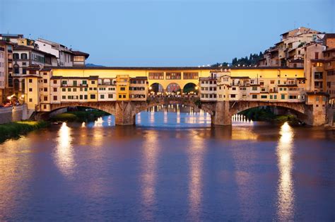 Vintage shop, selling garments from the golden eras of fashion. Sai tutto su Ponte Vecchio? Scoprilo in 5 curiosità - Te ...