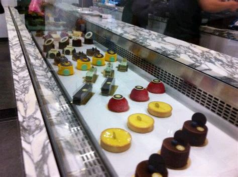 It employs some 20,000 people around the world. Missy Doroshi: Les Deux Garçons Pâtisserie@ Bangsar Telawi