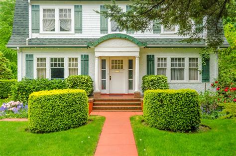 This is how to enhance a small decked or other type of outdoor space. 22 Fabulous and Welcoming Front Porch Garden Ideas