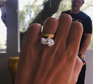 She rose to prominence after appearing in the music video for robin thicke's blurred lines, which became the number one song of the year 2013 in several countries. Emily Ratajkowski Unique Engagement Diamond Ring - The ...