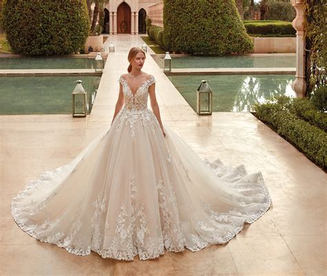 Definition, rechtschreibung, synonyme und grammatik von 'singen (hohentwiel)' auf duden online nachschlagen. Demetrios 👰 Brautkleid 1101 - Angelex Princess Singen