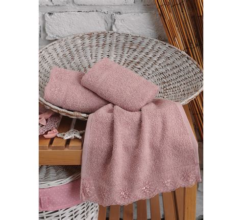 Having a good set of dish towels allows you to stabilize a cutting board, wipe down spills, and dry tools and your hands. Kitchen Towel Set (3 pcs) - Instanbul Home Collection
