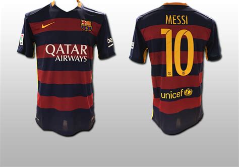 Holen sie sich das trikot mit der nummer inklusive der unterschriften des kompletten. Von Weltfußballer Lionel Messi: Handsigniertes Original ...