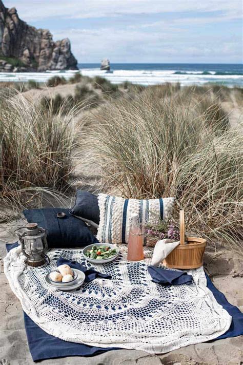 Even if it's not romantic, a beach picnic is fun and allows you to be outside, enjoy the view, and make time for a friend or loved one. Beach Picnic Essentials | Picnic Lifestyle