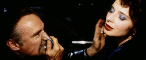 Blue velvet is perhaps the quintesstential david lynch film. Blue Velvet Movie Review & Film Summary (1986) | Roger Ebert