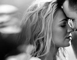 Siostry różni przede wszystkim kolor włosów. Katarzyna Kurdej-Mania- kim jest i jak wygląda siostra ...