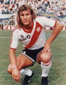 He has been active as a player and coach mostly in argentina and chile. Futbolistas que han jugado en Boca Juniors y River Plate ...