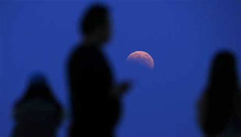 Maybe you would like to learn more about one of these? Foto-foto gerhana bulan merah di berbagai negara