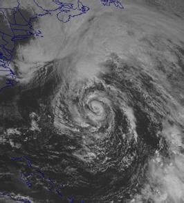 Henri is well south of bermuda and was close to hurricane strength on wednesday afternoon. «Η τέλεια καταιγίδα» (The perfect storm)-Η ταινία