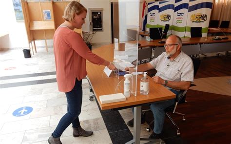 Het is eindelijk tijd om deel te nemen aan de tweede kamerverkiezingen. 70-plussers mogen toch lid zijn van een stembureau De PvdA is tevreden dat de burgemeester ...