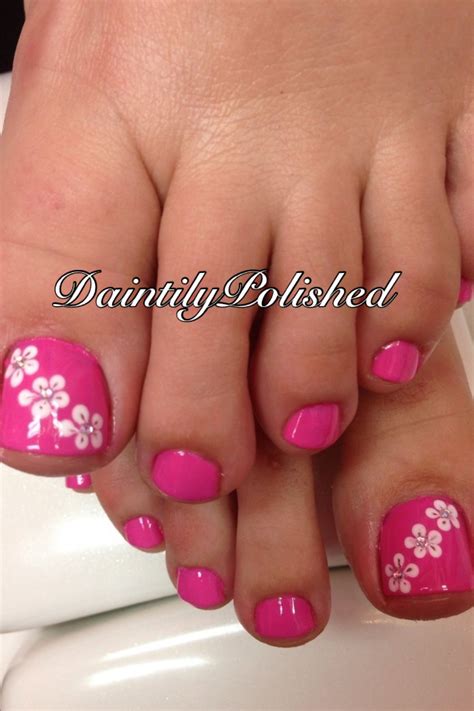 Quick and easy stamping flowers. Pink - White - Flowers - Toe Nail Design | Unhas ...