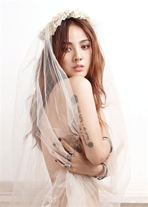 After the divorce, they moved to hong kong where her mother became a nurse. "Thiên đường" hẹn hò siêu khủng của Kang Daniel và Jihyo ...