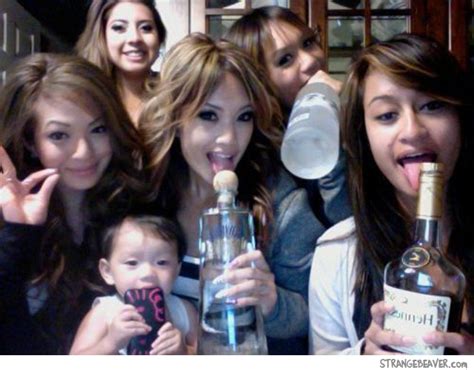 29 photos where the facepalm is strong. Parenting Fails - Terrible Moms Edition - Strange Beaver