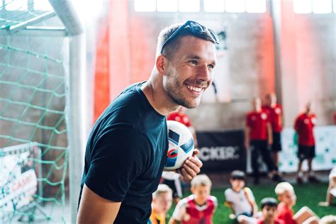 Jun 29, 2021 · podolski outete sich als langjähriger fan des formats. Lukas Podolski: "Ich bin immer mit Herz dabei" - Köln ...