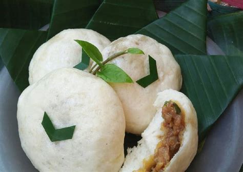 Isi adonan dengan isian ayam lalu bulatkan. Resep Pao (bakpao) lembut isi ayam kecap oleh Nazilatul ...