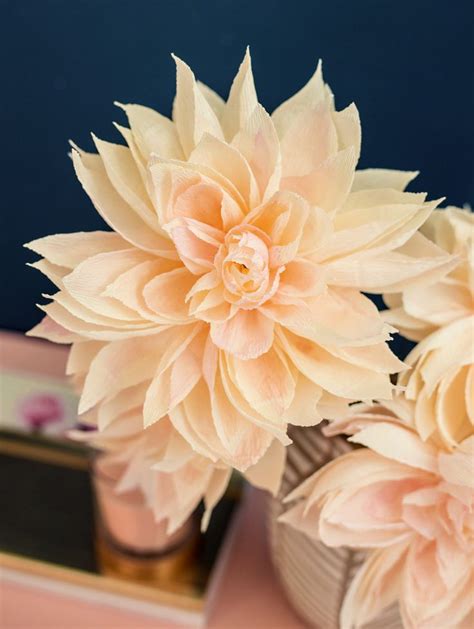 Finding paper flower templates for cricut, sihouette, and scissors cutting?this is the collection of free svg, png and dxf paper flower templates giant paper flower tutorial, cricut flower center, giant paper flower instructions, diy paper flowerwho wants to learn how to make giant paper flowers. 17 Best images about DIY flower crafts (or inspiration) on ...