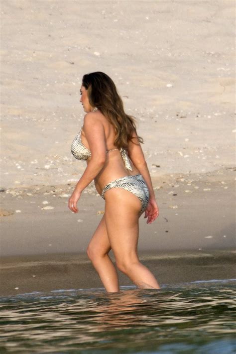 If you post nude, leeked or fappaning pictures of kelly you will be banned.no warnings! kelly brook spotted in bikini at the beach during her ...