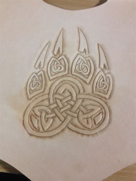 Each progress and milestone in life is represented by a step pattern in a knot. Celtic Bear paw | Tatoo designs, Celtic bear, Leather projects