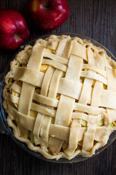 So lets talk about apples. The BEST Homemade Apple Pie ~ Recipe | Queenslee Appétit