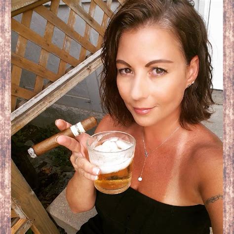 I can't stand (tease) the weak. Pics of sexy girls smoking cigars - Babes - freesic.eu