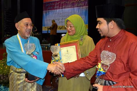 live sambutan maulidur rasul peringkat kebangsaan 2019 dari axiata arena, kompleks sukan negara presiden mapim, cikgu azmi dinobatkan sebagai tokoh maal hijrah peringkat nasional tahun 2019. Dr. Fadhlullah Jamil Tokoh Maulidur Rasul 1435H P. Pinang ...