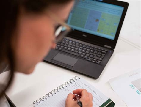Ultimul dintre subiectele la română la bacalaureat 2021 a fost un eseu despre particularitățile unei nuvele studiate. Subiecte de pregătire pentru Bacalaureat și Evaluarea ...