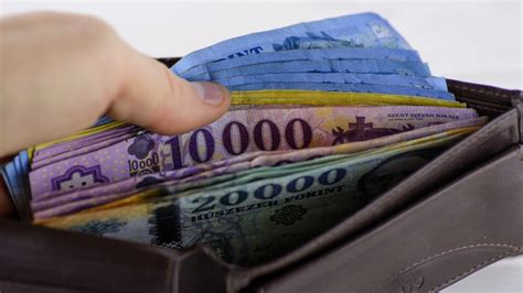 A családi pótlék lényege, hogy az állam havonta hozzájárul bizonyos összeggel a gyermekek ennek értelmében várhatóan az alábbiak szerint alakul az utalás: KÜLÖNLEGES lesz a az AUGUSZTUSI CSALÁDI PÓTLÉK! Sokan ...