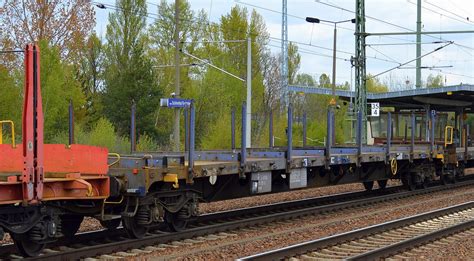 :cfl cargo deutschland gmbh, créée à partir des activités de fret ferroviaire de neg uetersen mbh, et cfl création de cfl cargo sverige ab, précédemment connu sous le nom de midcargo ab. Ein luxemburger Drehgestell-Flachwagen mit Rungen der CFL ...