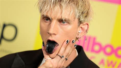 Machine gun kelly megan fox billboard. Why the Hell Did Machine Gun Kelly Dye His Tongue Black ...