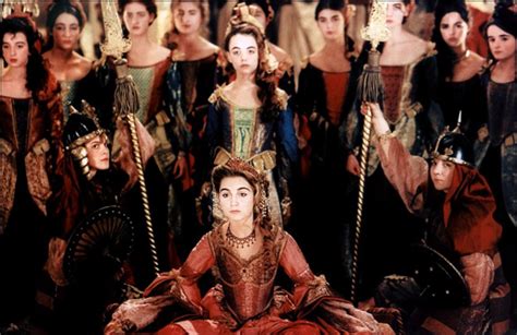 Il est inspiré du roman la maison d'esther d'yves dangerfield. « Saint-Cyr », critique dvd