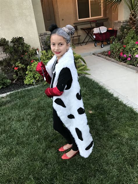 In today's video we will be sh. DIY cruella deville costume | Diy cruella deville costume, Cruella deville costume, Cruella