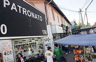 Venta de ropa y accesorios del barrio patronato, lechería, bisutería. Patronato: 5 lugares imperdibles | Vida en Santiago