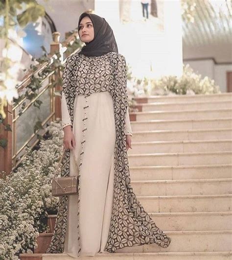 Trend baju muslim atasan semakin populer dan banyak di minati. Model Baju Gamis Batik Kombinasi Kain Polos Simple Broken ...