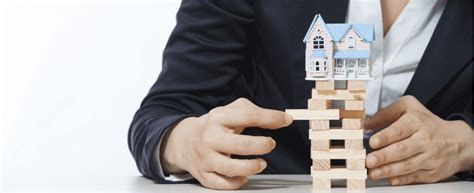 Cmhc, or the canadian mortgage and housing corporation has just come out with a report projecting between 9% and 18% declines in house prices across the cana. Is the Housing Market Going to Crash in 2019? - ThinkGlink