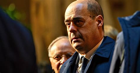 Discutono animatamente, e la prima critica riguarda «il tono della. Nicola Zingaretti, pacco con "polvere sospetta" inviato al ...