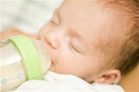 This allows you to space out feedings by about three to four hours. How Many Ounces Should My Newborn Eat?