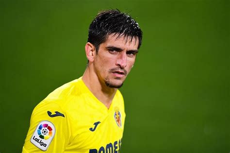 He was right in between lindelof and bailly on that back post. Reports: Juventus will try to sign Villareal striker Gerard Moreno