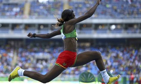 Os treinos incorporam os fundamentos do salto triplo antes de você começar a praticar. Atletas do salto triplo acertam passada pela classificação ...