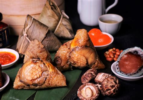 My wife made 粽子 (rice dumplings)! 【2020 端午節粽子推薦】台北士林萬麗酒店：純手工製作台式端粽禮盒!