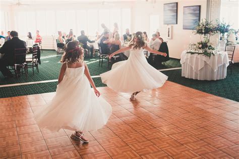 Packages often include helicopter transportation from las vegas, flowers, cake, photos, and bubbly, as well as the license and officiant fees, which aren't usually included with chapel weddings. In house dancefloor included in your wedding package! | Savannah Lauren Photography | Wedding ...