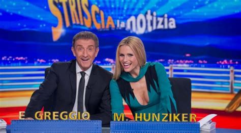 Da lunedì 11 giugno ripartono i casting itineranti di veline per trovare i nuovi volti che sgambetteranno sulle scrivanie della prossima edizione di striscia la notizia, il tg satirico di antonio ricci in onda su canale 5. Striscia la notizia 2019-2020: conduttori, veline, inviati ...