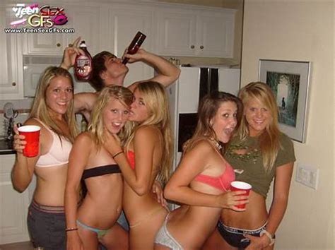 Cfnm girlfriends mothers party wild. Lingerie College Lady Showing The Free Porn