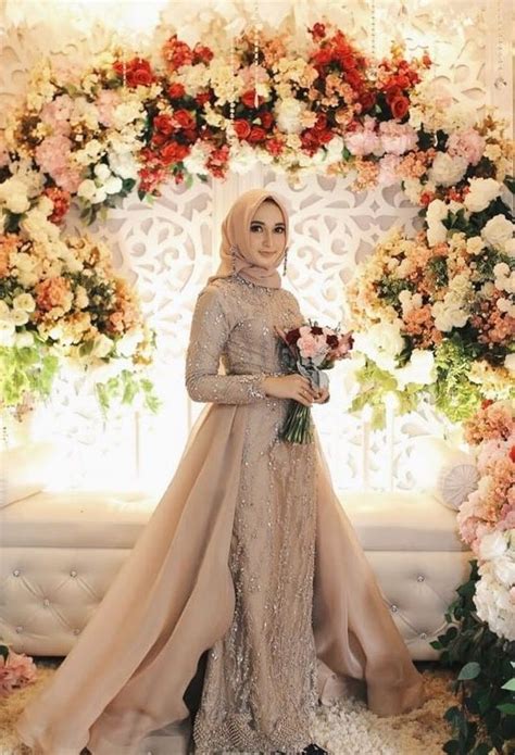 Sketsa gaun nikah horor mirror. Gaun Nikah Orang Tua - Pengantin ala Minang. Cantik dengan ...