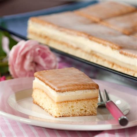 Für den rührteig die zitrone heiß abwaschen, trocken reiben und die zitronenschale abreiben. Zitronen-Butterkeks-Kuchen | Rezept (mit Bildern ...