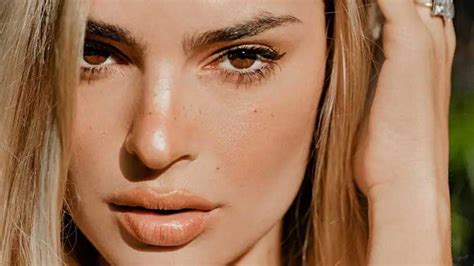 Emily ratajkowski shows off her new blonde locks. Emily Ratajkowski Reveals Blonde Hair | Kérastase